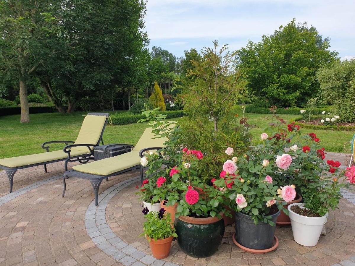 B&B Secret Garden Adults Only Voeren Exterior photo